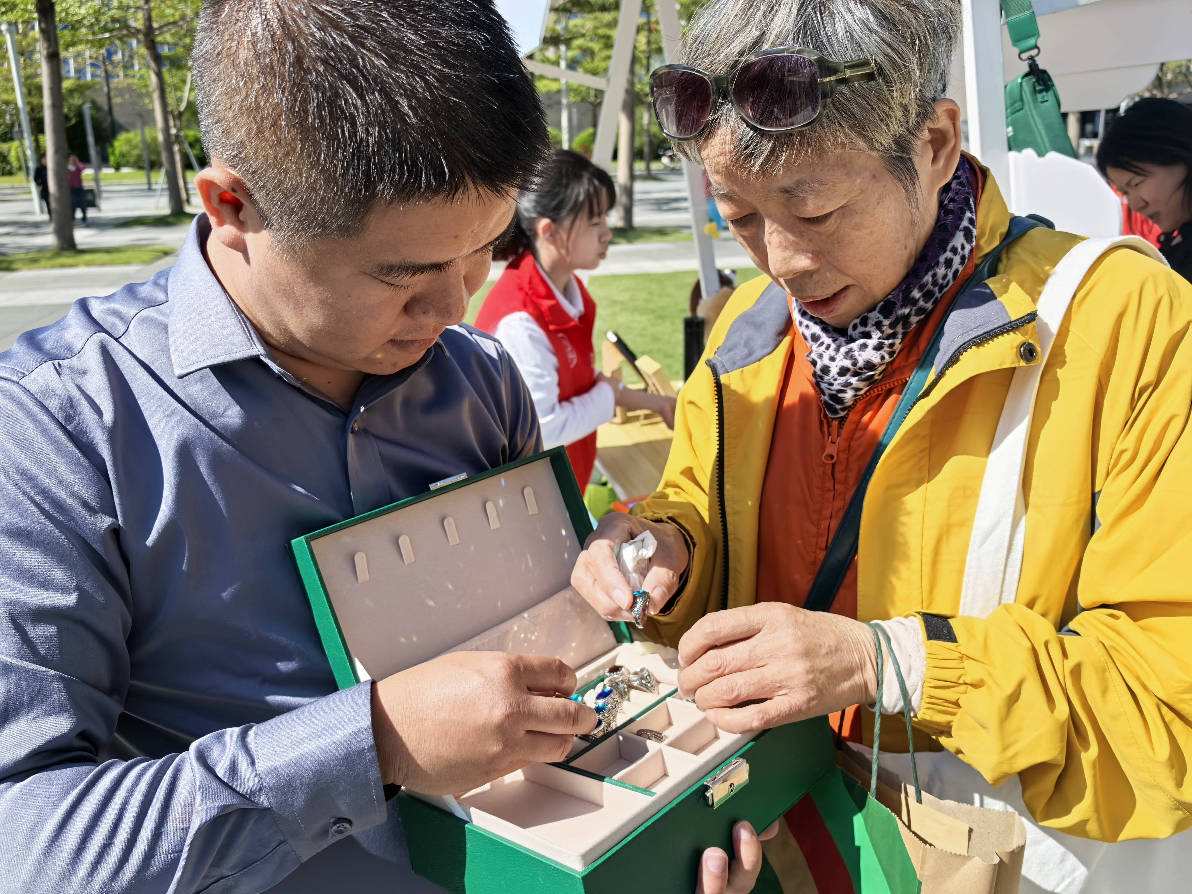 新模式深回收让老百姓实现“在家门口”赚钱J9国际集团当垃圾遇上科技催生再生回收(图3)