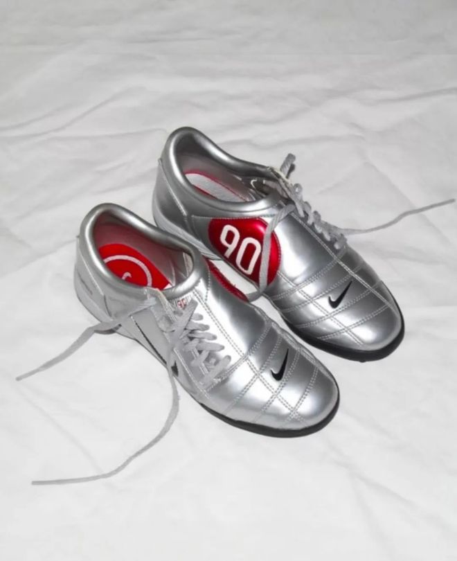 人招牌色这4双sneakers值得一冲！J9真人游戏第一品牌当「液态银」成春夏潮(图5)