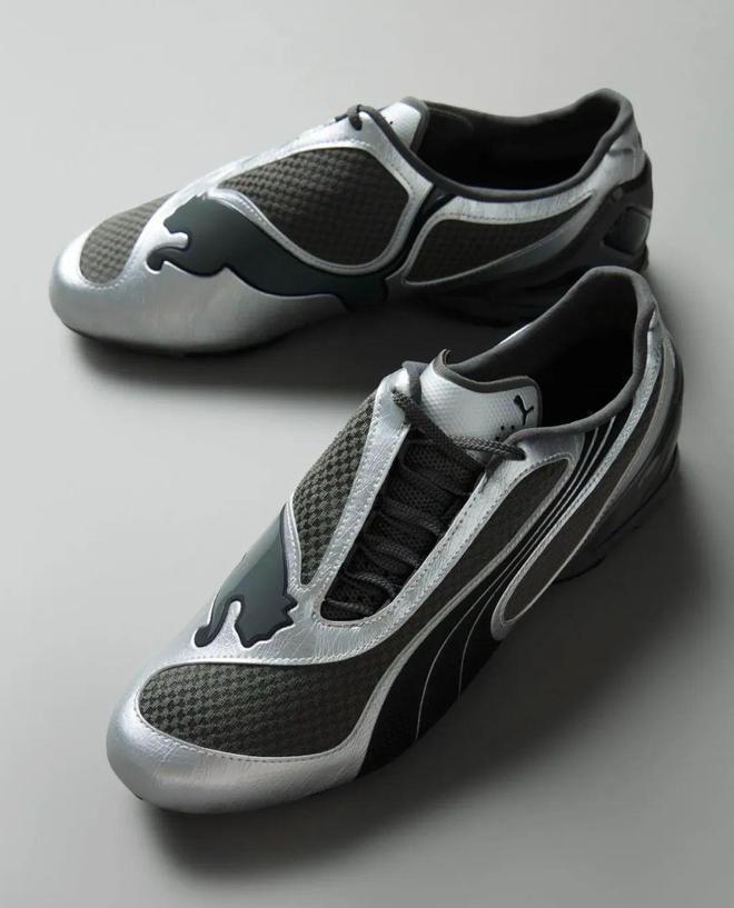 人招牌色这4双sneakers值得一冲！J9真人游戏第一品牌当「液态银」成春夏潮(图17)