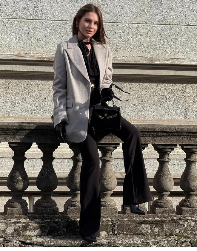 黑鞋”今秋突然火了这3双最时髦j9九游真人游戏第一品牌“小(图4)