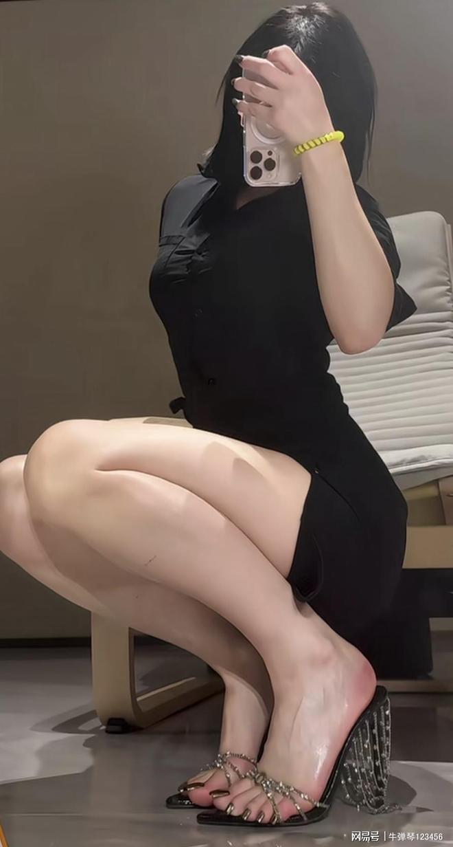 时尚感的打扮才是值得我们学习的j9国际站登录能把基础款搭配出